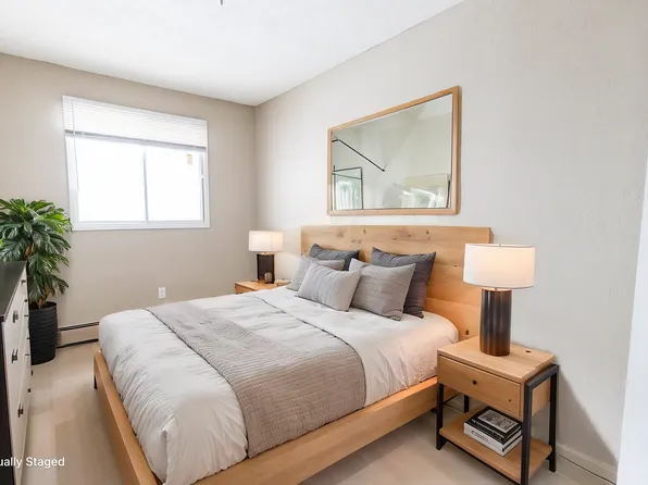 707 57th Ave SW, Calgary, AB T2V 0H5