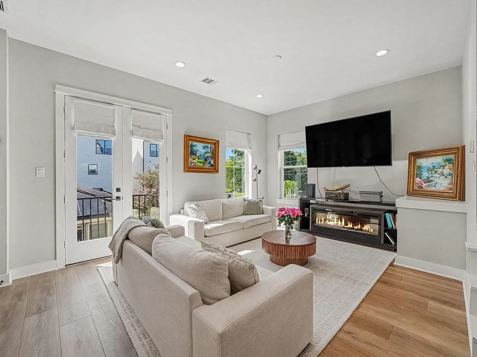3 bed, 3.5 bath, 1926 sqft, $2,850 — Photo 4