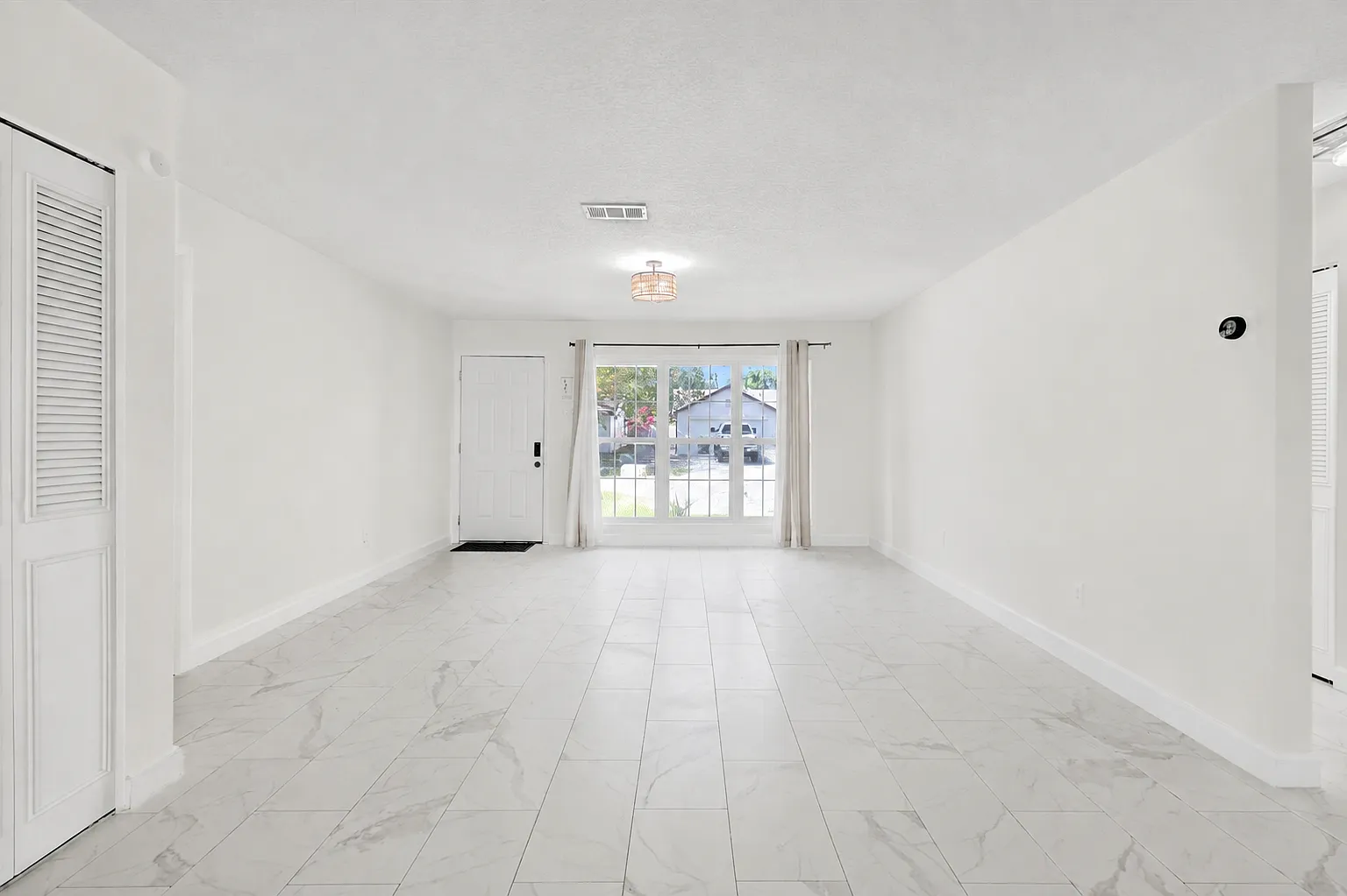 3 bed, 1165 sqft, $2,500 — Photo 4