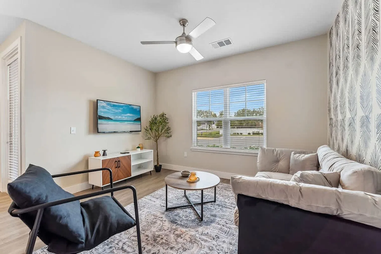 1 bed, 1.0 bath, $3,375 — Photo 2