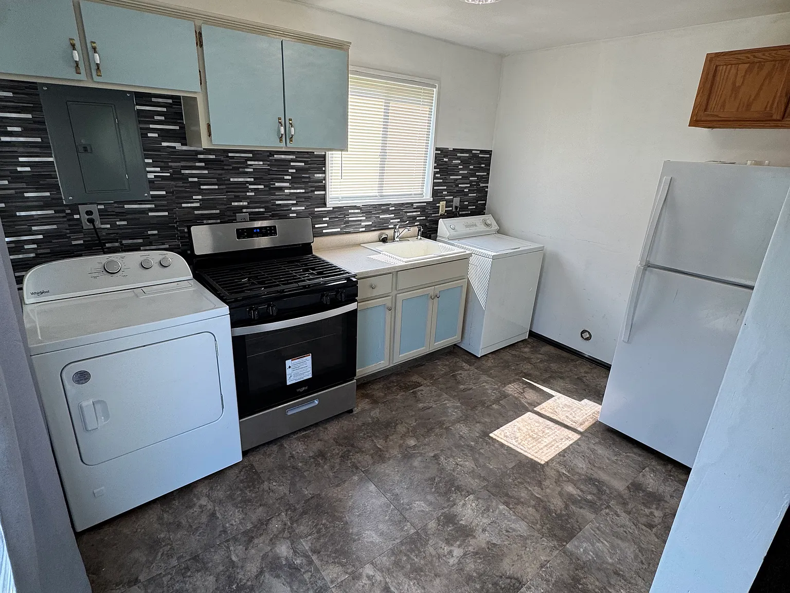 28705 Rosemont St — Photo 4