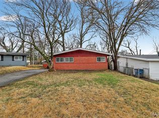 8302 Woodhurst Dr, Saint Louis, MO 63134