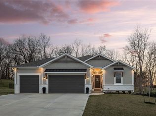 517 Southshore Dr, Greenwood, MO 64034