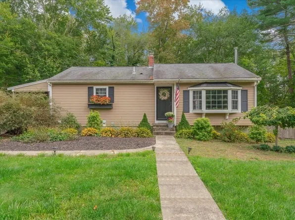501 Thompson St, Halifax, MA 02338
