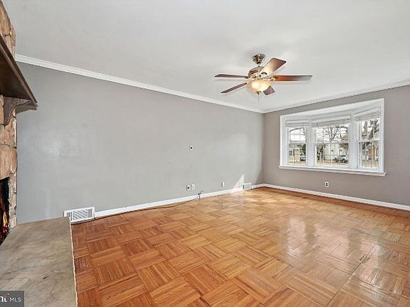 4th image of 2647 Union Ave