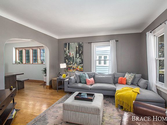 3rd image of 1523 Widdicomb Ave NW