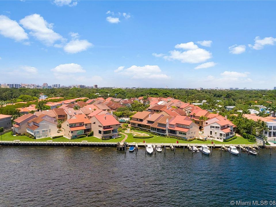 PRIVATE BAYSIDE COMMUNITY IN THE HEART OF COCONUT GROVE