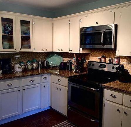 3rd image of 418 Barrywood Ln