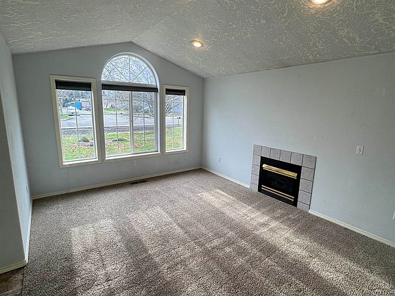 5th image of 1041 Barnes Ave SE