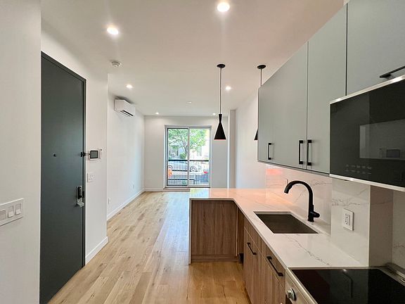 3rd image of 27-10 Crescent St #1R