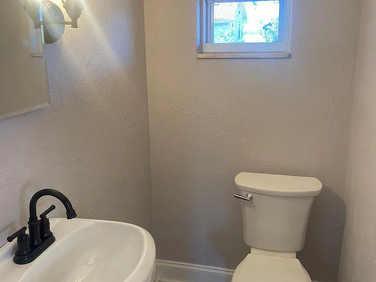 2929 Pioneer Ave — Photo 7