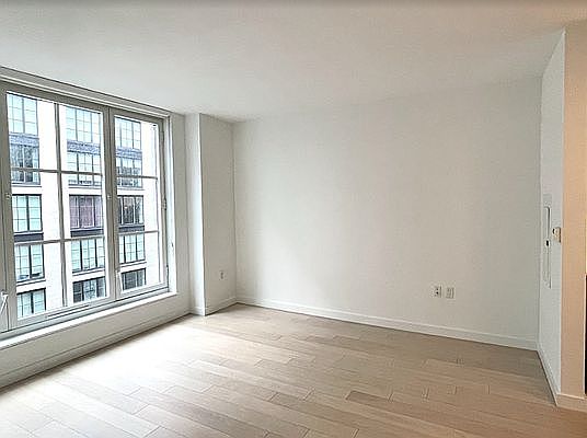 5th image of 535 W 43rd St #4NE