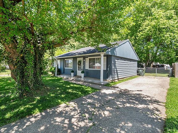 3rd image of 2141 Collins Dr