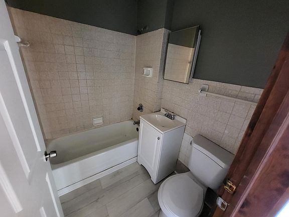 5th image of 66 S Elmwood Dr APT 2