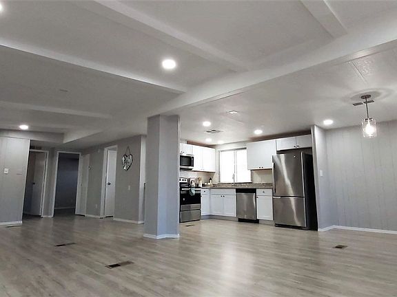 2nd image of 1601 W Betty Elyse Ln