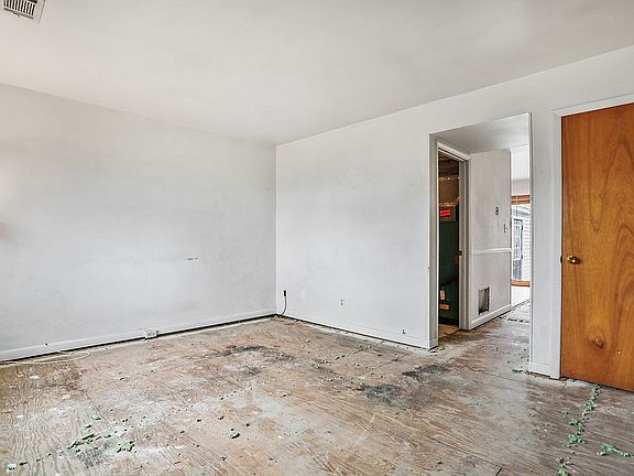 3rd image of 125 Grand Dr