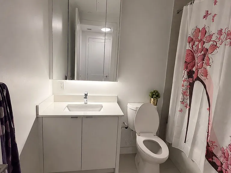 1 Edgewater Dr #920 — Photo 6