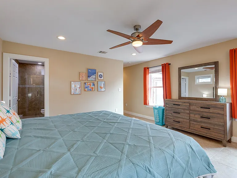 4517 Avenue P 1/2 — Photo 14