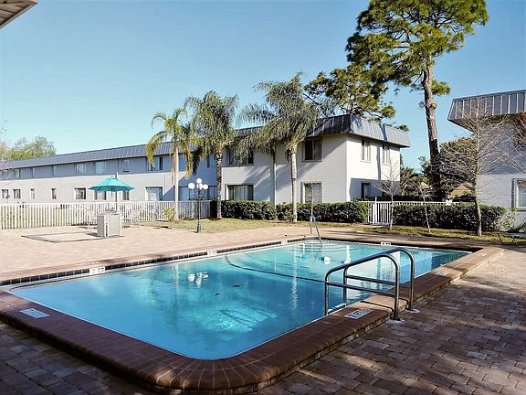 4th image of 8372 Beacon Blvd #2B-1Ba-800Sqft