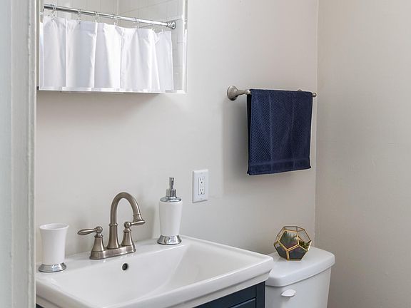 5th image of 4721 McPherson Ave APT 2SE