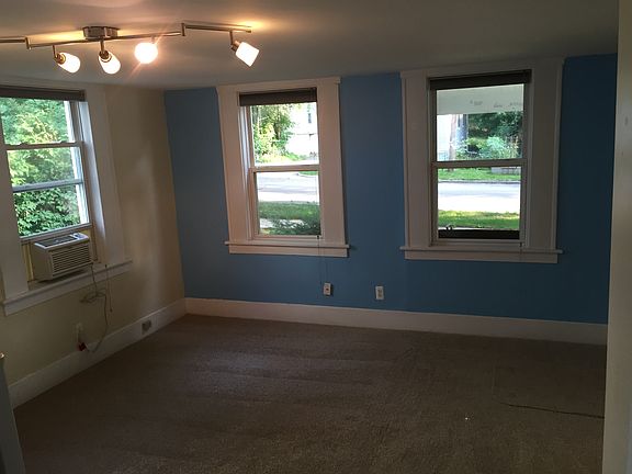 Apt B livingroom