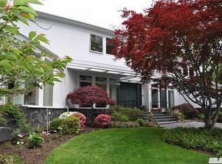 29 Chicken Valley Rd, Glen Head, NY 11545