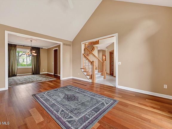 4th image of 8819 Royal Oak Dr