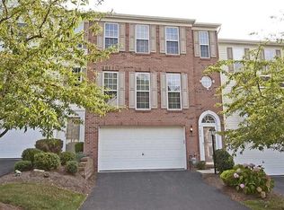 646 Village Green Blvd E, Mars, PA 16046
