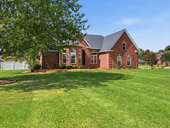 3rd image of 102 Copperas Ct