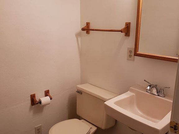 3rd image of 6683 Fernshire Ct