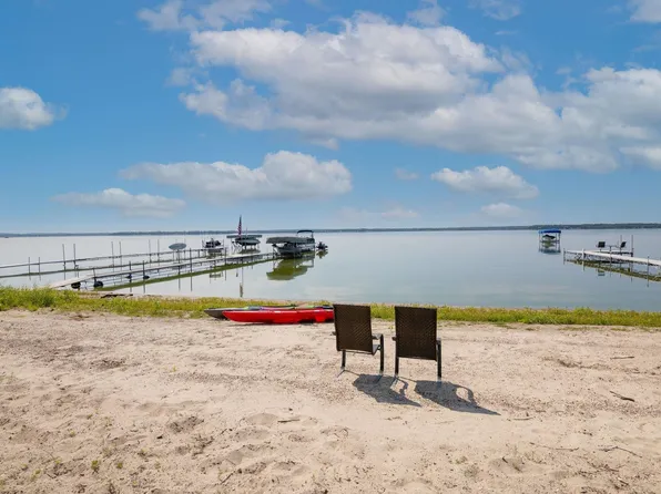 W9465 Lake Dr, Edgerton, WI 53534