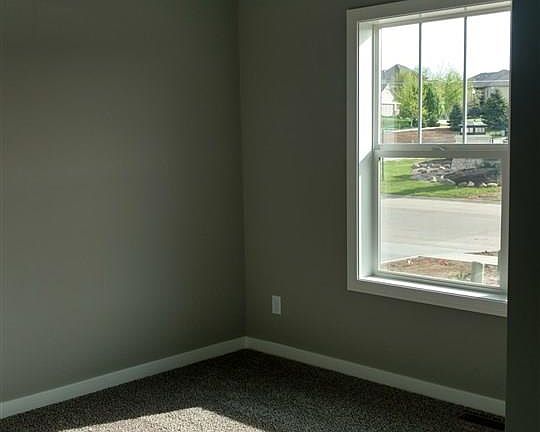 4th image of 2050 Creekside Dr