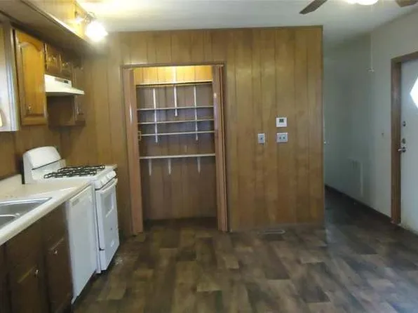 106 Gossett St #A, Highlands, TX 77562