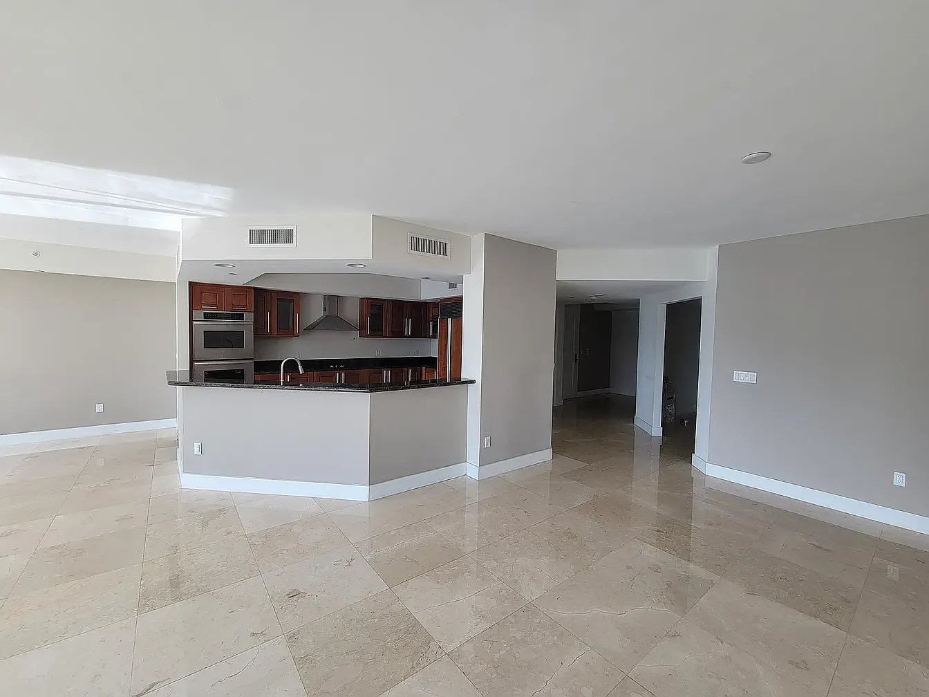 3 bed, 3.5 bath, 3069 sqft, $9,999 — Photo 2