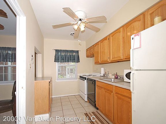 4th image of 20020 Van Aken Blvd APT 2