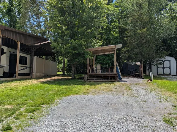 11 Boo Blvd, Falling Waters, WV 25419