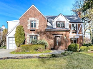 105 Old Mill Rd, Manhasset, NY 11030