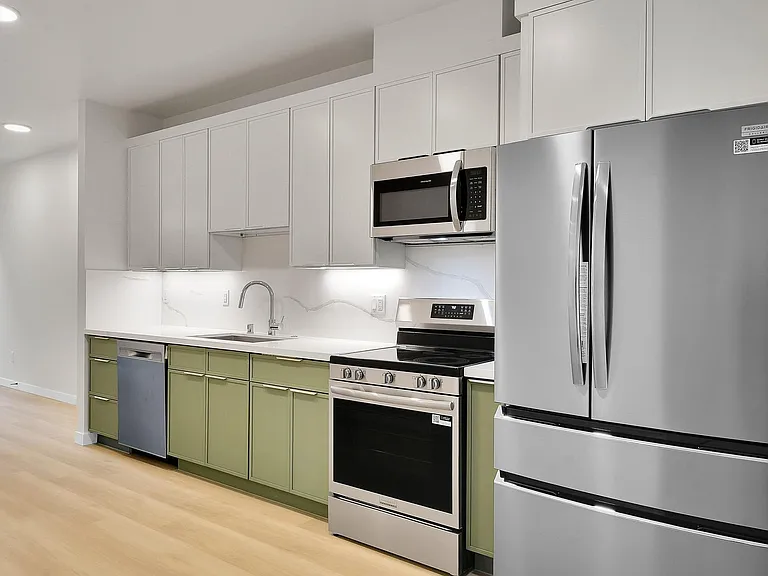 255 E Louisa St — Photo 33