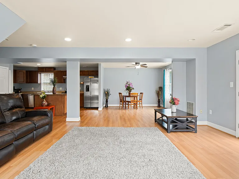 3412 Clayborne Ave — Photo 6