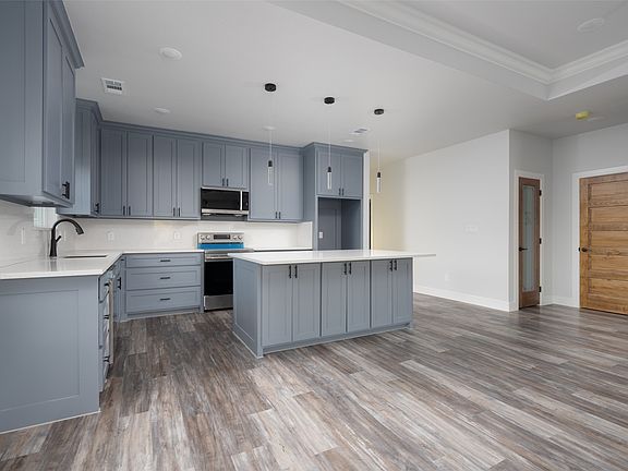 4th image of 411 W Elm St