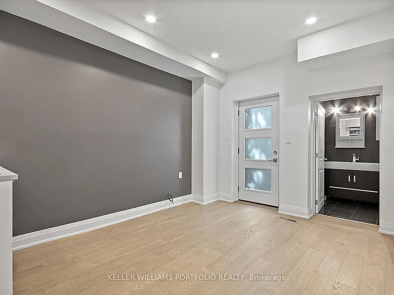 35 Humberside Ave #2 — Photo 15