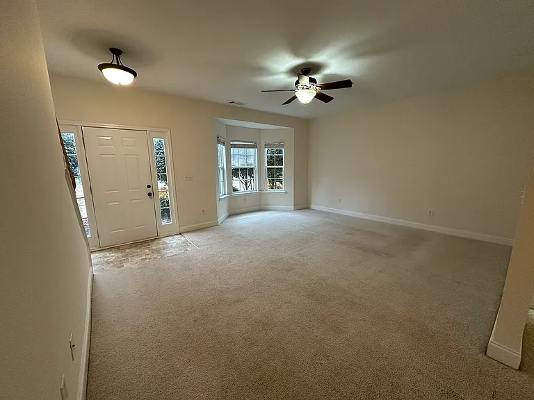 122 Crown Point Dr #4 — Photo 4