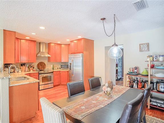 3rd image of 525 W Winter Park St