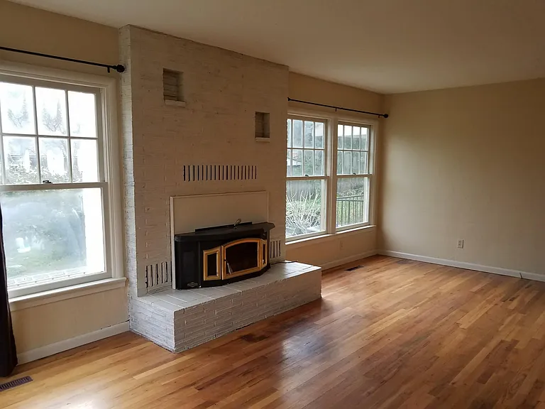678 Normal Ave — Photo 2