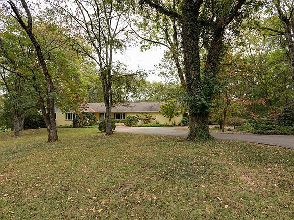 3rd image of 1024 Foxwood Dr