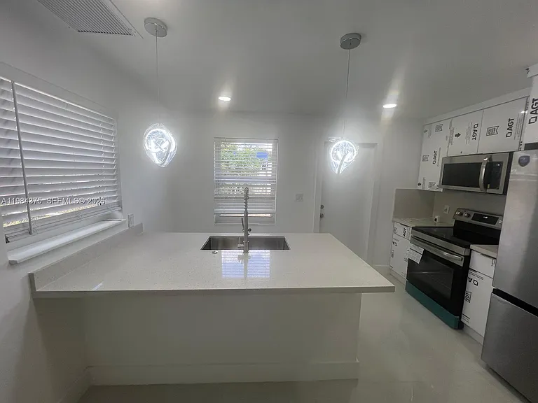 361 NW 16th St — Photo 6