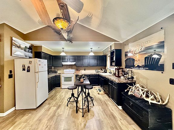 4th image of 166 Tallwood St