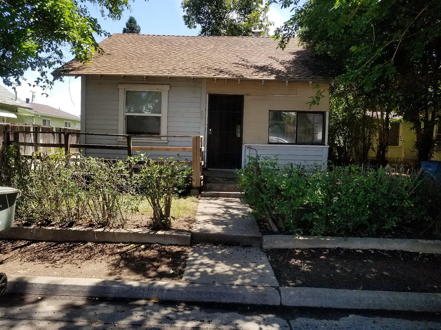 2384 Archer Ave photo 1