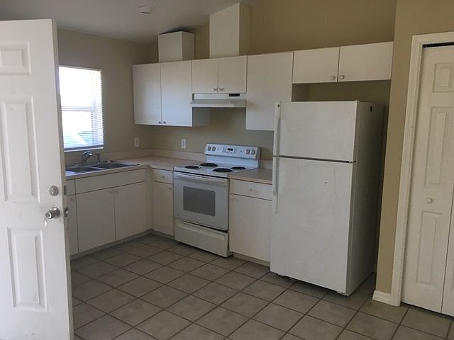 2nd image of 953 Eisenhower Blvd APT B