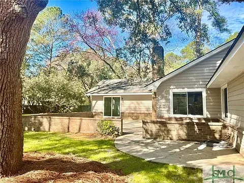 561 Davis Rd — Photo 14